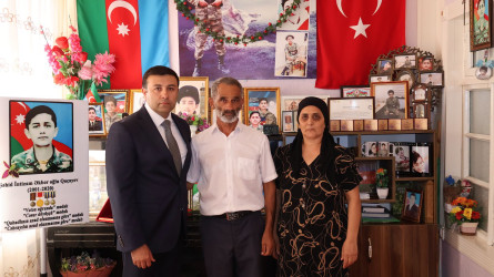 Rayon İcra Hakimiyyətinin başçısı Orxan Mürsəlov şəhid İntizam Qaçayevin valideynlərini ziyarət edib