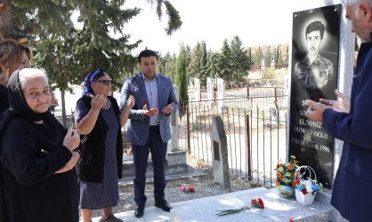 Rayon İcra Hakimiyyətinin başçısı Orxan Mürsəlov əsaslı təmirdən sonra şəhid məzarlarına baxış keçirib