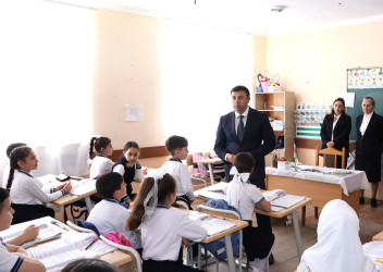 Rayon İcra Hakimiyyətinin başçısı Orxan Mürsəlov Qaraməryəm kənd məktəbində müəllim və şagirdlərlə görüşüb