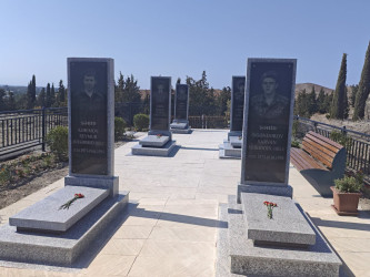 Rayon İcra Hakimiyyətinin başçısı Orxan Mürsəlov əsaslı təmirdən sonra şəhid məzarlarına baxış keçirib