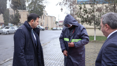 Rayon İcra Hakimiyyətinin başçısı Orxan Mürsəlov Şəhər Təsərrüfatı Birliyi üçün alınmış nəqliyyat vasitələrinə və avadanlıqlara baxış keçirib