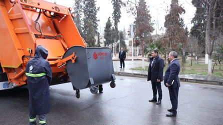 Rayon İcra Hakimiyyətinin başçısı Orxan Mürsəlov Şəhər Təsərrüfatı Birliyi üçün alınmış nəqliyyat vasitələrinə və avadanlıqlara baxış keçirib