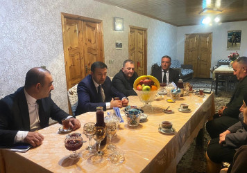 Göyçay Rayon İcra Hakimiyyətinin başçısı Orxan Mürsəlov Vətən müharibəsində şəhid olmuş Azər Əliyevin qardaşı Məhəmmədin toyu ilə əlaqədar ailəsini təbrik edib