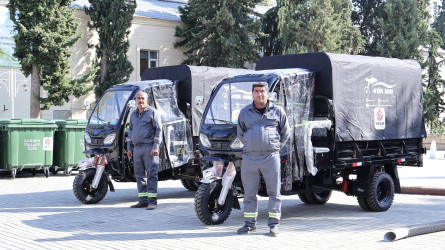 Rayon İcra Hakimiyyətinin başçısı Orxan Mürsəlov və Milli Məclisin deputatı Sabir Hacıyev Göyçay Rayon Kommunal Təsərrüfat Müəssisəsi üçün alınmış xüsusi maşın və avadanlıqlara baxış keçirib