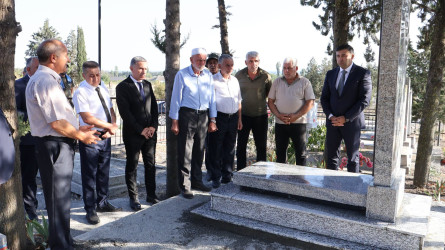 Rayon İcra Hakimiyyətinin başçısı Orxan Mürsəlov Birinci Qarabağ müharibəsi şəhidi Teyyub Abdullayevin qəbirüstü abidəsində aparılmış təmir-bərpa işlərinə baxış keçirib