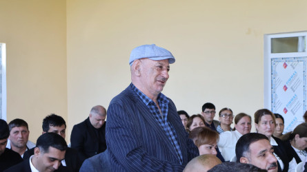 Göyçay Rayon İcra Hakimiyyətinin başçısı Orxan Mürsəlov Hacalıkənd kəndində səyyar qəbul keçirib