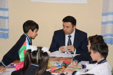 Rayon İcra Hakimiyyətinin başçısı Orxan Mürsəlov Kürdşaban kənd məktəbində müəllim və şagirdlərlə görüşüb