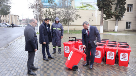 Rayon İcra Hakimiyyətinin başçısı Orxan Mürsəlov Şəhər Təsərrüfatı Birliyi üçün alınmış nəqliyyat vasitələrinə və avadanlıqlara baxış keçirib