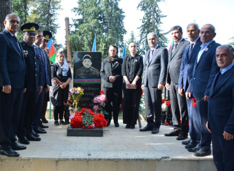 Rayon İcra Hakimiyyətinin başçısı Vətən müharibəsində şəhid olanların üçüncü ildönümü mərasimlərində iştirak edib