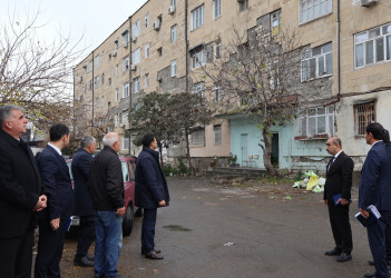 Rayon İcra Hakimiyyətinin başçısı Orxan Mürsəlov M.Hüseynzadə küçəsində kooperativ binalara baxış keçirib.