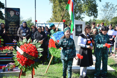 Rayon İcra Hakimiyyətinin başçısı Vətən müharibəsində şəhid olanların üçüncü ildönümü mərasimlərində iştirak edib