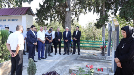 Göyçay Rayon İcra Hakimiyyətinin başçısı şəhidlərin məzarlarını ziyarət edib