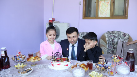 Göyçay Rayon İcra Hakimiyyətinin başçısı Orxan Mürsəlov şəhid Toğrul Hacıyevin övladları Ləman və Tunarı doğum günü münasibətilə təbrik edib
