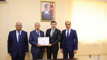 Rayon İcra Hakimiyyətinin başçısı Orxan Mürsəlov və Milli Məclisin deputatı Sabir Hacıyev uzun illər Göyçayda müxtəlif rəhbər vəzifələrdə çalışmış rayon ağsaqqalı Atəş Salahovu 85 illik yubileyi münasibətilə təbrik edib, uzun ömür və cansağlığı arzulayıb