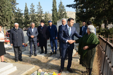 Rayon İcra Hakimiyyətinin başçısı Orxan Mürsəlov şəhidlərin məzarlarını ziyarət edib