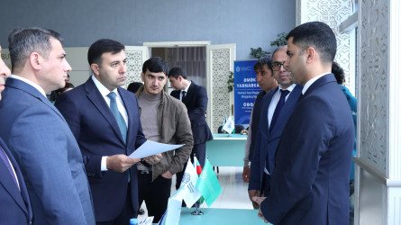 Göyçay Rayon İcra Hakimiyyətinin başçısı Orxan Mürsəlov işsiz və işaxtaran şəxslər üçün keçirilən əmək yarmarkasında iştirak edib