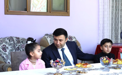 Göyçay Rayon İcra Hakimiyyətinin başçısı Orxan Mürsəlov şəhid Toğrul Hacıyevin övladları Ləman və Tunarı doğum günü münasibətilə təbrik edib