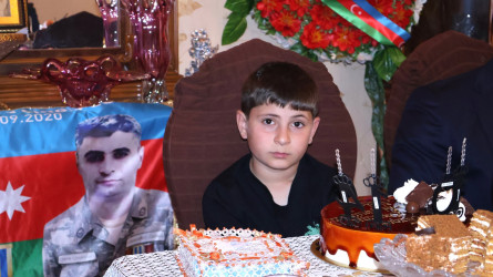 Göyçay Rayon İcra Hakimiyyətinin başçısı Orxan Mürsəlov şəhid Zamiq Əhmədovun övladları Turqut və Sərkanı doğum günü münasibətilə təbrik edib