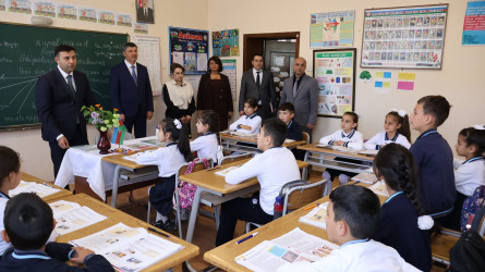 Rayon İcra Hakimiyyətinin başçısı Orxan Mürsəlov Ulaşlı Şıxlı kənd məktəbində müəllim və şagirdlərlə görüşüb