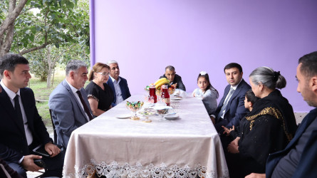 Göyçay Rayon İcra Hakimiyyətinin başçısı Orxan Mürsəlov şəhid Toğrul Hacıyevin  anası Reyhan Hacıyevanı 60 illik yubileyi münasibətilə təbrik edib, uzun ömür və cansağlığı arzulayıb