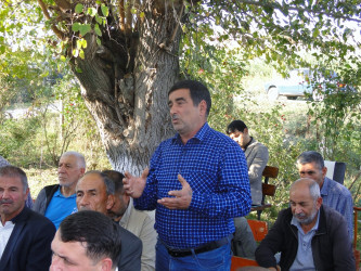 Göyçay rayonunun Dövranlı kəndində sakinlərlə növbəti səyyar qəbul keçirilib