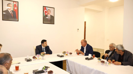 Göyçay Rayon İcra Hakimiyyətinin başçısı Orxan Mürsəlov Çernobıl Atom Elektrik Stansiyasında baş vermiş qəzanın 40-cı ildönümü münasibətilə qəza iştirakçıları ilə görüşüb