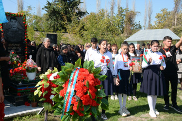 İcra Hakimiyyətinin başçısı şəhid Şəmistan Əzizovun üçüncü ildönümü mərasimində iştirak etdi