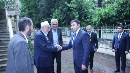 Rayon İcra Hakimiyyətinin başçısı Orxan Mürsəlov Dini Qurumlarla İş üzrə Dövlət Komitəsinin Göyçay Regional bölməsinin nümayəndəsi Əzim Rəfiyevlə birlikdə şəhərin “Mərkəz” və “Əbülfəzlil Abbas” məscidində din xadimləri ilə görüşüb
