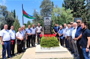 Aprel döyüşlərində şəhid olmuş Teymur Qasımovun ad günü məzarı önündə qeyd olundu