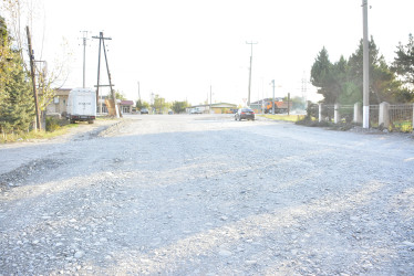 Göyçay rayonunun Çayarxı kəndində Bahəddin Mirzəyev küçəsinin atomobil yolu əsaslı şəkildə yenidən qurulur