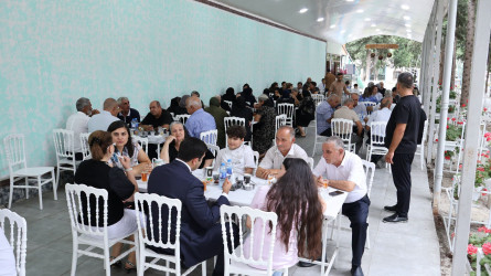 Göyçay Rayon İcra Hakimiyyətinin başçısı Orxan Mürsəlov Vətən müharibəsi şəhidi polkovnik-leytenant Vidadi Xəlilovun ad günündə onun ailəsi, şəhid ailələrinin üzvləri və ictimaiyyət nümayəndələri ilə birlikdə məzarını ziyarət edib