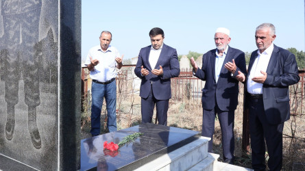 Rayon İcra Hakimiyyətinin başçısı Orxan Mürsəlov şəhid ailələrinin üzvləri ilə birlikdə torpaqlarımızın azadlığı uğrunda canından keçən qəhrəman vətən övladları şəhid Ömərli Kənan Elxan oğlunun, Mayılov Rüfət Bəhram oğlunun, Əliyev Azər Elnur oğlunun, Kərimli Azad Elşad oğlunun, Məmmədov Sənan Tehran oğlunun, Hüseynov Xəyyam Hüseyn oğlunun, Qasımov Qismət Yolçu oğlunun, Qafarov Kənan Siyaqif oğlunun və Qasımov Teymur Mikayıl oğlunun məzarlarını ziyarət edib