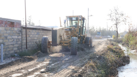 Göyçay Rayon İcra Hakimiyyətinin başçısı Orxan Mürsəlov Ənvər Məmmədəxanlı küçəsində aparılan abadlıq işləri ilə bağlı yenidən ərazidə olub