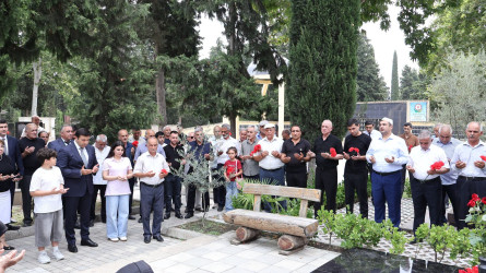 Göyçay Rayon İcra Hakimiyyətinin başçısı Orxan Mürsəlov Vətən müharibəsi şəhidi polkovnik-leytenant Vidadi Xəlilovun ad günündə onun ailəsi, şəhid ailələrinin üzvləri və ictimaiyyət nümayəndələri ilə birlikdə məzarını ziyarət edib