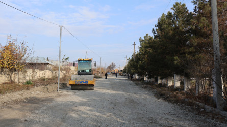 Göyçay Rayon İcra Hakimiyyətinin başçısı Orxan Mürsəlov Ənvər Məmmədəxanlı küçəsində aparılan abadlıq işləri ilə bağlı yenidən ərazidə olub