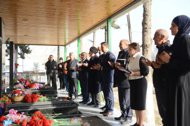 Rayon İcra Hakimiyyətinin başçısı Orxan Mürsəlov şəhidlərin məzarlarını ziyarət edib