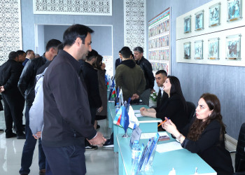 Göyçay Rayon İcra Hakimiyyətinin başçısı Orxan Mürsəlov işsiz və işaxtaran şəxslər üçün keçirilən əmək yarmarkasında iştirak edib