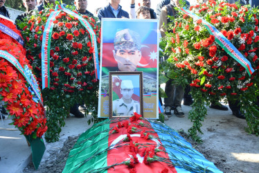 Birinci Qarabağ müharibəsində itkin düşmüş və şəxsiyyəti müəyyənləşdirilən şəhid Piriyev İsmət Medal oğlunun nəşi torpağa tapşırılıb