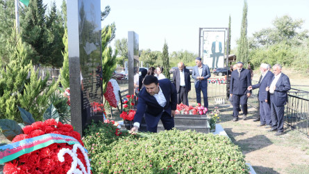 Rayon İcra Hakimiyyətinin başçısı Orxan Mürsəlov şəhid ailələrinin üzvləri ilə birlikdə torpaqlarımızın azadlığı uğrunda canından keçən qəhrəman vətən övladları şəhid Ömərli Kənan Elxan oğlunun, Mayılov Rüfət Bəhram oğlunun, Əliyev Azər Elnur oğlunun, Kərimli Azad Elşad oğlunun, Məmmədov Sənan Tehran oğlunun, Hüseynov Xəyyam Hüseyn oğlunun, Qasımov Qismət Yolçu oğlunun, Qafarov Kənan Siyaqif oğlunun və Qasımov Teymur Mikayıl oğlunun məzarlarını ziyarət edib
