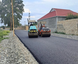 Rayonun Potu kəndinin avtomobil yoluna yeni asfalt örtüyü çəkilir