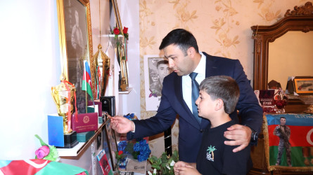 Göyçay Rayon İcra Hakimiyyətinin başçısı Orxan Mürsəlov şəhid Zamiq Əhmədovun övladları Turqut və Sərkanı doğum günü münasibətilə təbrik edib