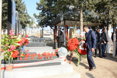 Rayon İcra Hakimiyyətinin başçısı Orxan Mürsəlov şəhidlərin məzarlarını ziyarət edib