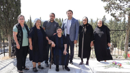 Rayon İcra Hakimiyyətinin başçısı Orxan Mürsəlov əsaslı təmirdən sonra şəhid məzarlarına baxış keçirib