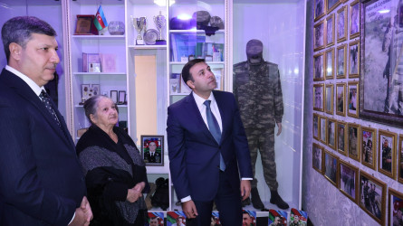 Göyçay Rayon İcra Hakimiyyətinin başçısı Orxan Mürsəlov  Vətən müharibəsi şəhidi polkovnik-leytenant Vidadi Xəlilovun anası Əminə Xəlilovanı doğum günü münasibətilə təbrik edib