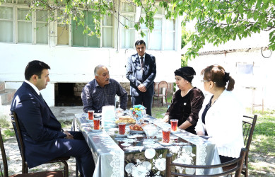 Göyçay Rayon İcra Hakimiyyətinin başçısı Orxan Mürsəlov Vətən müharibəsi şəhidi, “Azərbaycan Bayrağı” ordenli Kənan Qafarovun ailəsini ziyarət edib