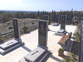 Rayon İcra Hakimiyyətinin başçısı Orxan Mürsəlov əsaslı təmirdən sonra şəhid məzarlarına baxış keçirib