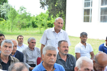 Rayonun Üngütlü kəndində vətəndaşlarla növbəti səyyar qəbul keçirilib
