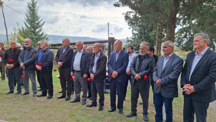44 günlük Vətən müharibəsi şəhidlərinin beşinci ildönümü məzarları önündə qeyd olunub