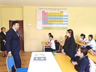 Rayon İcra Hakimiyyətinin başçısı Orxan Mürsəlov Cəyirli kənd məktəbində müəllim və şagirdlərlə görüşüb
