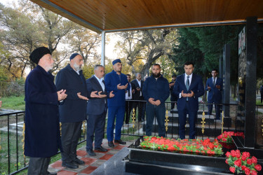 Rayon İcra Hakimiyyətinin başçısı şəhidlərin məzarlarını ziyarət edib